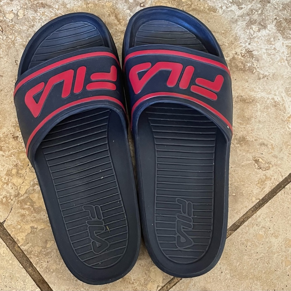 Fila slides